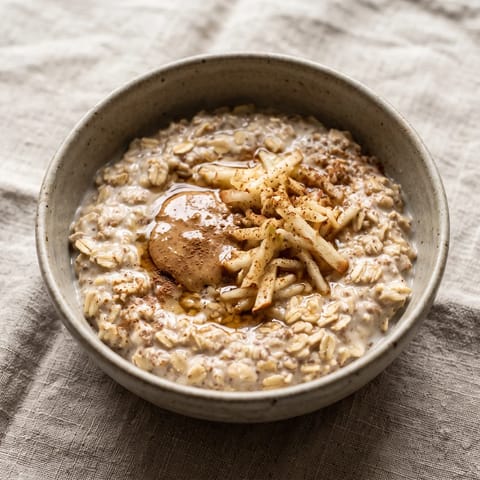 Cinnamon Apple & Flax Overnight Oats - Grated apple, cinnamon and flax stirred into creamy overnight oats