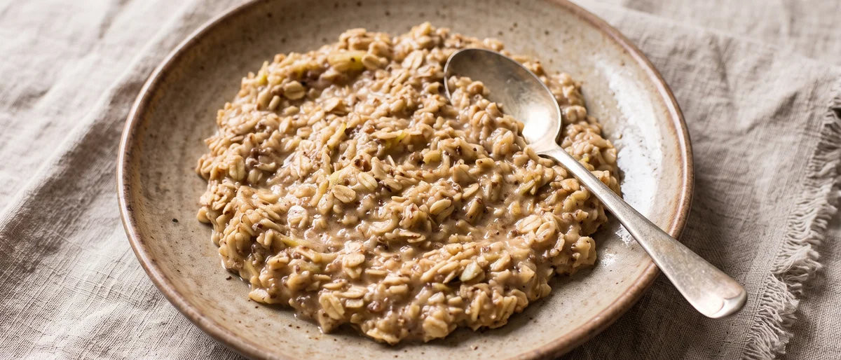 Apple & Cinnamon Lactation Oatmeal with Brewer's Yeast - Apple-pie oatmeal with the full lactation-kitchen lineup