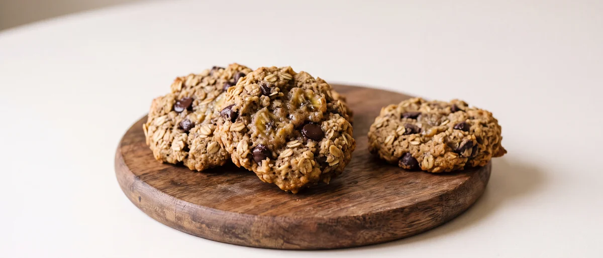 Banana, Oat & Chocolate Chip Snack Cookies - Soft banana oat cookies with chocolate chips